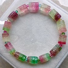 極品天然紅紋石平安扣狐狸吊墜 佩戴旺財 18K重金豪鑲扣頭 規格：18.6*4.2毫米 此物屬高檔商品 售出不退換 歷史價格詳細信息