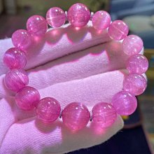 ❤妙玉生花優品購❤121102。典藏拍賣級絕品，傳世之作，稀缺頂尖盧比萊桃紅紫鴛鴦色西瓜貓眼碧璽手鐲，內徑59.8mm重57.7g規格12x8mm 歷史價格詳細信息