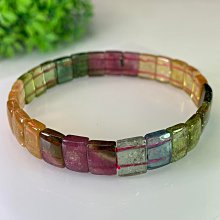 頂級碧璽原石手鍊.完美詮釋彩虹????的魅力。配件爲18 k金.10.8*7.6（左右）重：17.32g 歷史價格詳細信息