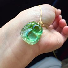 精美綠碧璽觀音吊墜不可多得的小美物哦.24x14.5x7mm.重4.93g.配18k金扣 925銀鏈 歷史價格詳細信息