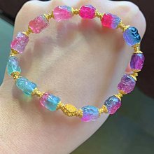 ❤妙玉生花優品購❤92416，典藏傳世之作，頂尖的紅藍西瓜碧璽鐲型手牌，數年累積老礦頂尖料，層層篩選傳世玻璃體完美打造. 歷史價格詳細信息