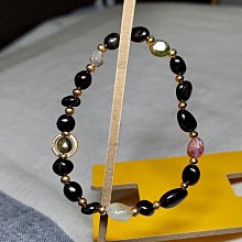 天然碧璽手鏈 老礦料 規格約10.8mm 純凈玻璃體！ 油潤通透 優雅大氣！ 上手珠寶感爆棚！ 低調的奢華！此物屬高檔商品 售出不退換 歷史價格詳細信息