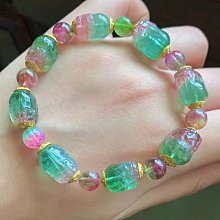 稀有粉藍西瓜碧璽貓眼手串，晶體通透色彩明豔，稀有美物。配件爲18k金.8.5—10.7mm重：23.25g 歷史價格詳細信息