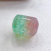 極品天然紅紋石平安扣狐狸吊墜 佩戴旺財 18K重金豪鑲扣頭 規格：18.6*4.2毫米 此物屬高檔商品 售出不退換 歷史價格詳細信息