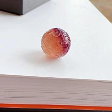 極品天然紅紋石平安扣狐狸吊墜 佩戴旺財 18K重金豪鑲扣頭 規格：18.6*4.2毫米 此物屬高檔商品 售出不退換 歷史價格詳細信息