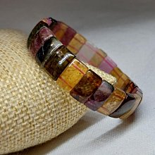 老礦料魔鬼藍海藍寶手鐲，帶少許草莓晶顆粒鐲圈帶星光！顏色非常特別！右湛藍有魔鬼！也很靚麗！ 歷史價格詳細信息