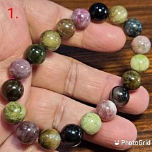 老礦料魔鬼藍海藍寶手鐲，帶少許草莓晶顆粒鐲圈帶星光！顏色非常特別！右湛藍有魔鬼！也很靚麗！ 歷史價格詳細信息