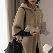 女人衣櫥㊕秋裝小資歐美版型簡約大地色 淺卡其/深焦糖色胸口袋單排釦 垮肩長袖連帽垂帶臀長上衣帽T風衣外套 大尺碼超大胸108-148.C785♥ 歷史價格詳細信息