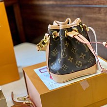 熱銷新款 L老花真皮一字軟底輕便厚底涼鞋 牛皮沙灘涼鞋 海灘女鞋35-42碼涼鞋 明星大牌同款服裝包包 歷史價格詳細信息