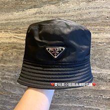 【PRADA】經典Saffiano 三角LOGO 雙口袋穿釦束口 尼龍後背包 ~~ 特價出清 ~~ 歷史價格詳細信息