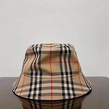BURBERRY 經典格紋壓印小牛皮對開長夾(黑色) 歷史價格詳細信息