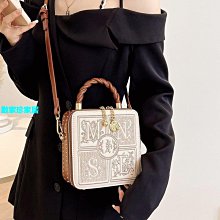 輕奢包包女2023新款高級感大氣時尚通勤媽媽手提包中年女士斜挎包 歷史價格詳細信息