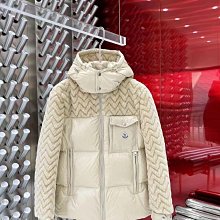 Moncler 高顏值polo衫 上衣 帥氣好氣質 版型配色設計都非常優秀有型 Mon徽標男士翻領Polo衫短袖T恤 歷史價格詳細信息