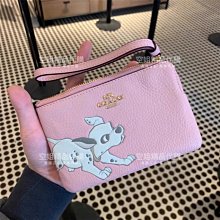 空姐代購 COACH 彩虹漸變色 獨角獸掛件 鑰匙扣 羽毛掛飾 鑰匙圈 款式精美男女通用 搭配任何包包都超美 必備單品 歷史價格詳細信息