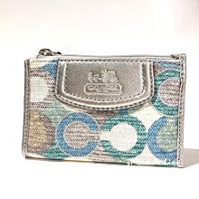 就愛精品店❤️  Kipling 卡其色素面尼龍材質兩用斜背/書包 +金色三層收納包 歷史價格詳細信息