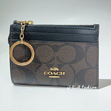 就愛精品店❤️  Kipling 卡其色素面尼龍材質兩用斜背/書包 +金色三層收納包 歷史價格詳細信息