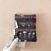 ╭＊特價促銷＊LeSportsac 動物樂園 2206 輕便防水三條拉鏈三層可愛迷你收納包 手拿包 化妝包 硬幣包零錢包 歷史價格詳細信息