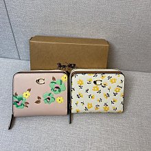 COACH CI183 Kitt 經典C 花卉印花斜背包.象牙白 歷史價格詳細信息