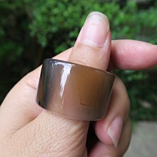 玉髓緣 扳指 巴西.俏色．玉髓板指( 國際圍22 號 內徑22.5 mm)，編號-R25 價格比較,價格查詢,歷史價格詳細信息