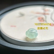 翡翠蓮花自在觀音(已配掛繩)揭陽手工雕刻裸石無裂紋裸石種老起膠底子 翡翠 飾品 收藏【二手】【微淵古董】-4346 歷史價格詳細信息