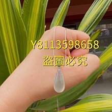 翡翠戒指---銀鑲陽綠雕刻蛋面 色非常陽，雕刻的花朵和如意； 歷史價格詳細信息