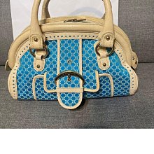 Celine 亮面小牛皮中型Triomphe 凱旋門包 黑色 歷史價格詳細信息