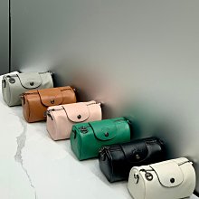 Longchamp新款三色彩馬系列 一種包款,多種風情。 選擇一款符合您都會生活節奏的完美包款。 歷史價格詳細信息