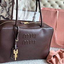 miumiu春夏新品草帽漁夫帽純天然草 手工編織的工藝特別講究 “顔色特別漂亮” 歷史價格詳細信息