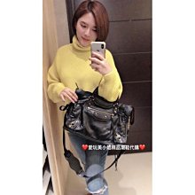 Balenciaga  巴黎世家 機車包 深藍 小釦navy blue 側背、斜背包 全真皮，尺寸：23cm  二手95新、皮革外觀完好 內裏乾淨，付 防塵套 歷史價格詳細信息