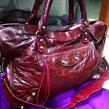 ☆貴族精品☆CHARLES. & KEITH毛尼/皮（大容量）附化妝包肩背包 ，未使用長期放置，尺寸上長40下長26×寬16×高32公分 歷史價格詳細信息