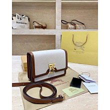 BURBERRY TB 標誌撞色粒紋牛皮4卡名片/卡片夾(奶茶/米色/暖棕色) 8066023 A1435 歷史價格詳細信息