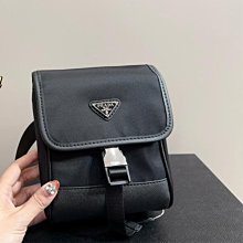 『瑤瑤代購』PRADA手提包 頂級貨 原單大牌 時尚百搭出街必備尼龍腋下包麻將包單肩斜挎包47HJ36 歷史價格詳細信息