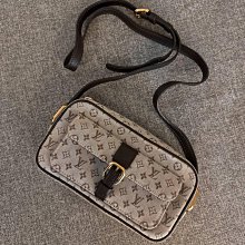 【Louis Vuitton 路易威登】Monogram LV花紋三層名片夾(M61733) 歷史價格詳細信息