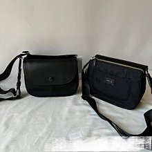 agnes b. 線條壓印帆布斜背包(灰) 歷史價格詳細信息