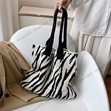 精品斑竹小椅子，文玩小擺件，純手工制作，花紋百里挑一，沒有第二把一樣的！ 以下內容可定制 小椅子 云妃斑竹椅-6975 歷史價格詳細信息