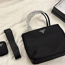 代購  Prada 普拉達 黑色褶皺全皮woc鏈條包 單肩斜挎包 歷史價格詳細信息