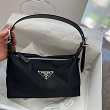 代購  Prada 普拉達 黑色褶皺全皮woc鏈條包 單肩斜挎包 歷史價格詳細信息