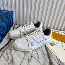 Jisoo代購 LV LOUIS VUITTON 厚底小白鞋 情侶款 3D打印 絲綢牛皮 耐磨TPU大底 歷史價格詳細信息