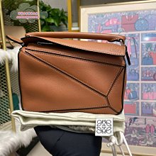 二手 LOEWE Barcelona 24cm 三角形 金屬  全皮 肩背 方包 現貨 歷史價格詳細信息