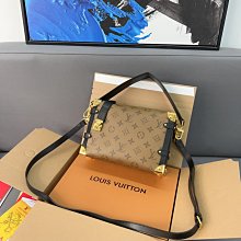 Jisoo代購 L*ouisvuitton DUO二合一 压花邮差包 单肩包 男女通用斜挎包 采用精湛镶嵌细工，经 歷史價格詳細信息