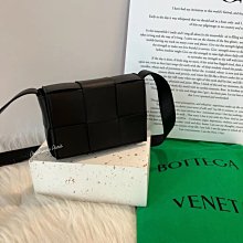 BOTTEGA VENETA Cassette 迷你編織皮革斜背水桶包(黑色) 歷史價格詳細信息