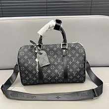 Jisoo代購 L*ouisvuitton DUO二合一 压花邮差包 单肩包 男女通用斜挎包 采用精湛镶嵌细工，经 歷史價格詳細信息