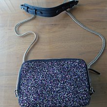 CHARLES & KEITH專櫃購買 單肩包 斜背包 復古腋下包女包 歷史價格詳細信息