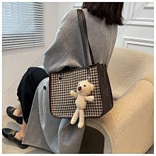 【熱賣精選】1208 FJN 時尚格子質感毛絨小方包潮流手提皮帶裝飾包包女包單肩斜挎包 歷史價格詳細信息