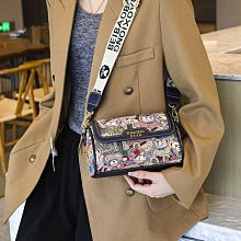 新款原創小眾女包棕色馬鞍包大容量復古單肩腋下包通勤斜挎託特包 歷史價格詳細信息