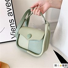 【優選】2024新款時尚撞色手提包毛球掛件單肩斜挎包女包 歷史價格詳細信息