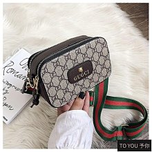 新品現貨 韓版百搭 小包包流行簡約字母寬頻斜背包個性ins小方包女-李李 韓國女裝 歷史價格詳細信息