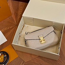 『瑤瑤代購』L家 小方包 最新款 頂級貨 原單大牌 時尚百搭經典腰包丹寧牛仔駱駝包單肩斜挎包42HJ636 歷史價格詳細信息