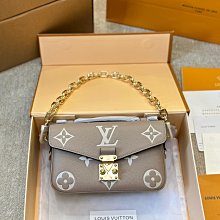 『瑤瑤代購』L家 小方包 最新款 頂級貨 原單大牌 時尚百搭經典腰包丹寧牛仔駱駝包單肩斜挎包42HJ636 歷史價格詳細信息