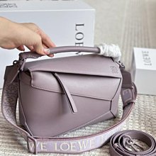『瑤瑤代購』LOEWE手提包 最新款 頂級貨 原單大牌 時尚百搭優雅通勤福袋包單肩斜挎包造型包42HJ457 歷史價格詳細信息
